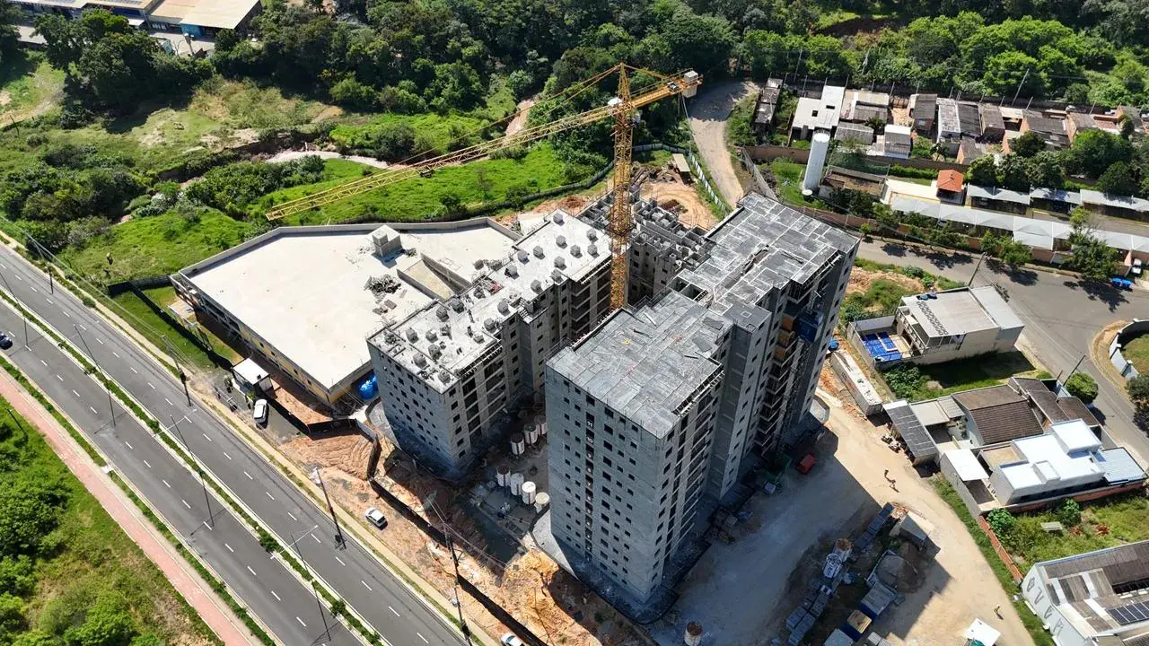 Estrutura das torres em fase avançada