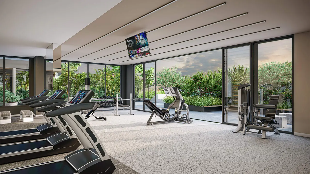 Fitness do Tay Vanguard com vista para a piscina